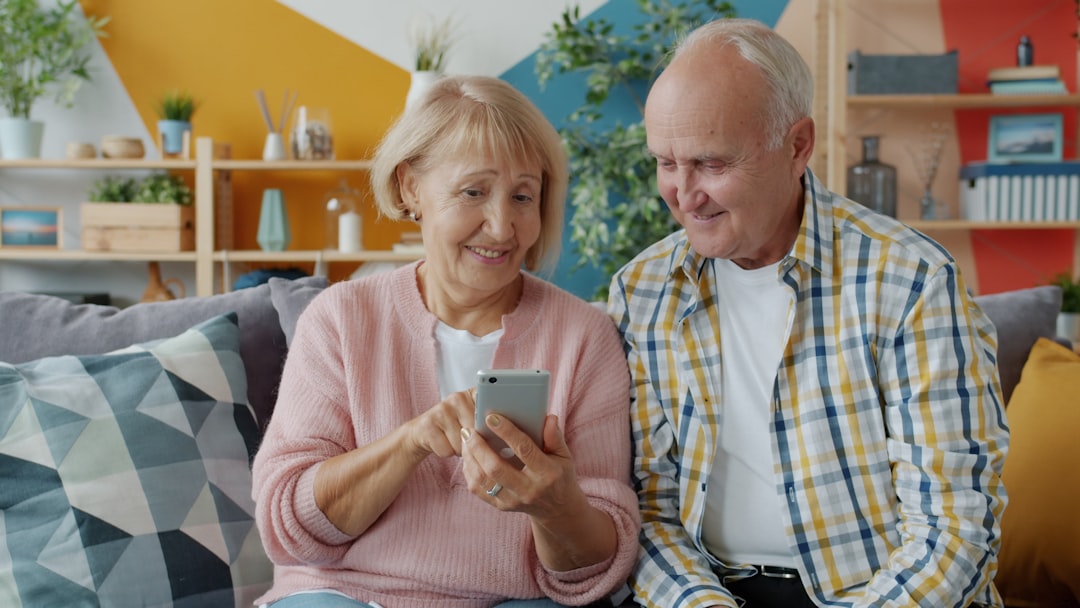 Billigt mobilt bredband för pensionärer – enkelt och smart illustration